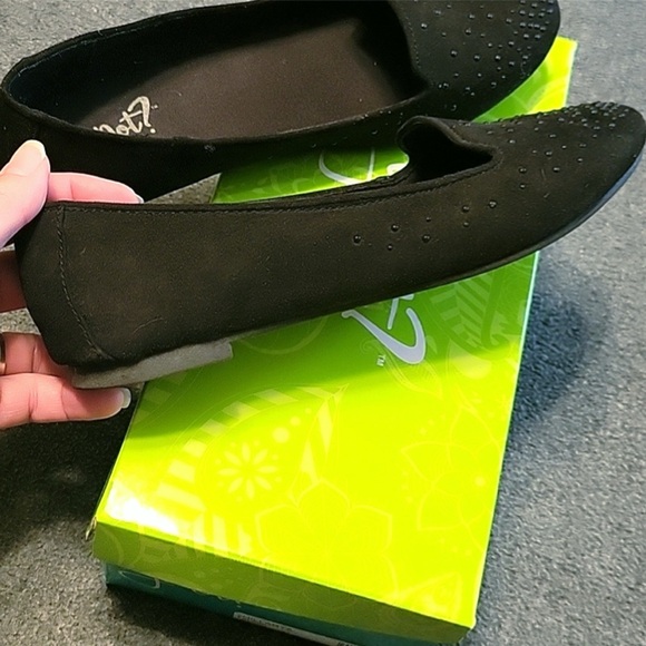 Y Not Hillary 2…Black Flats..8.5 M - Picture 5 of 10